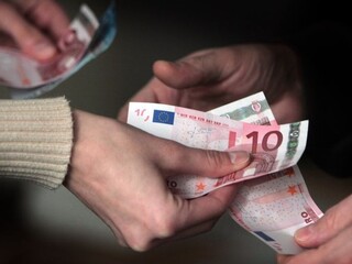 peniaze financie eurá eurobankovky (SITA)